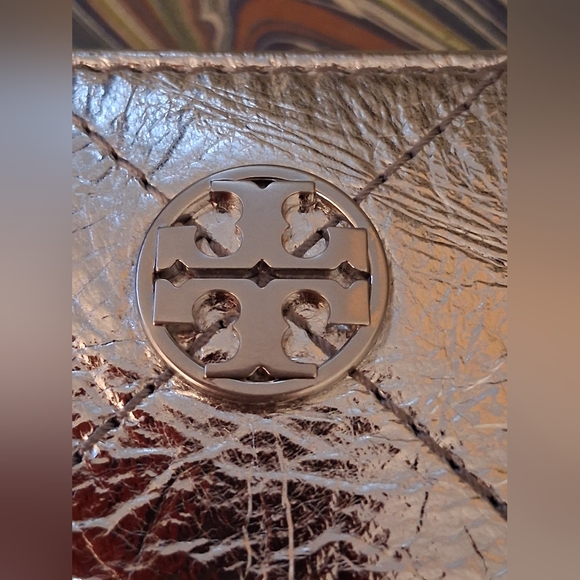 Tory Burch Metallic Silver Quilted Wallet NWT - Picture 2 of 5